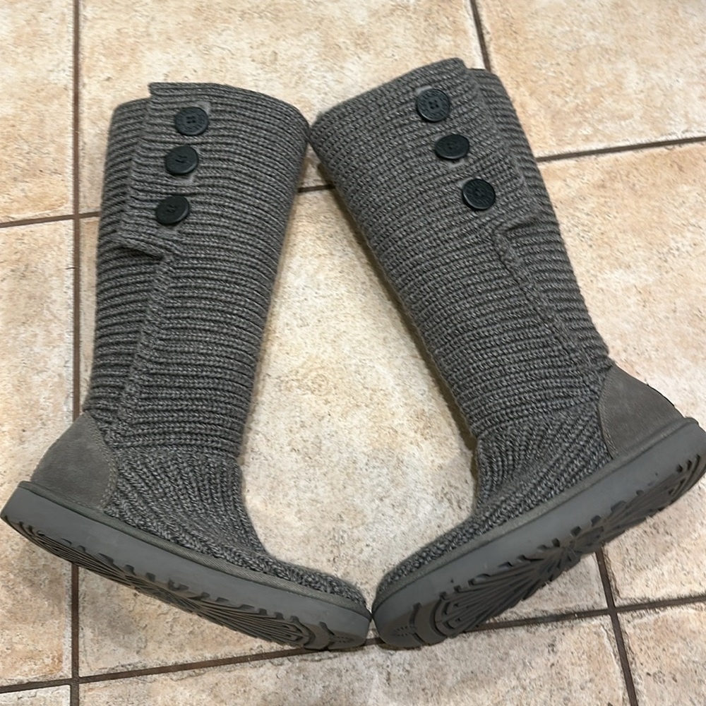 EUC UGG classic cardy boots US 9 - Picture 7 of 7